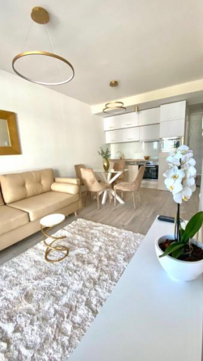 Eastlake Apartman, Alsöörs